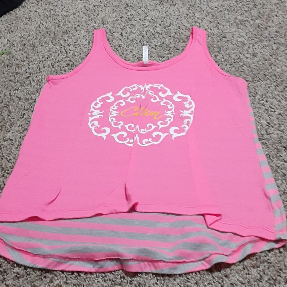 A tank top - Picture 1 of 1